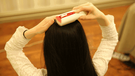 发际线 梳头发